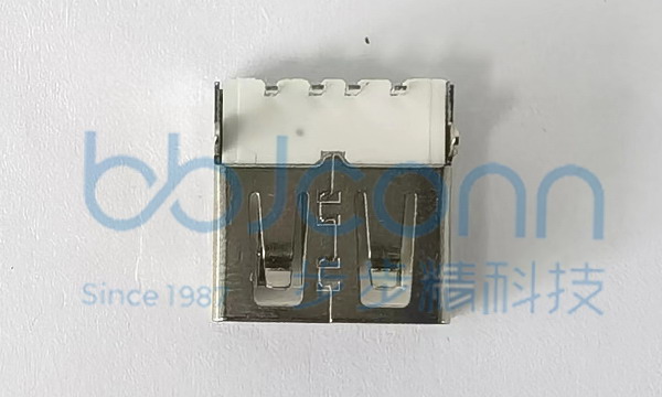 USB 2.0 AF 90度 L=13.70 H=5.70 后两脚插（端子DIP）平口 PBT白色 铁壳 电流2A