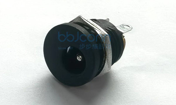 DC插座-022 2.0针 三脚插 PBT黑色 全铜 带螺纹 电流2A