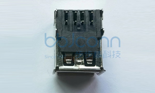 USB2.0 AF 90度 双层半包 短直脚（2.0） 四脚插 L=17.48 H=15.55 卷边 LCP黑胶 铁壳