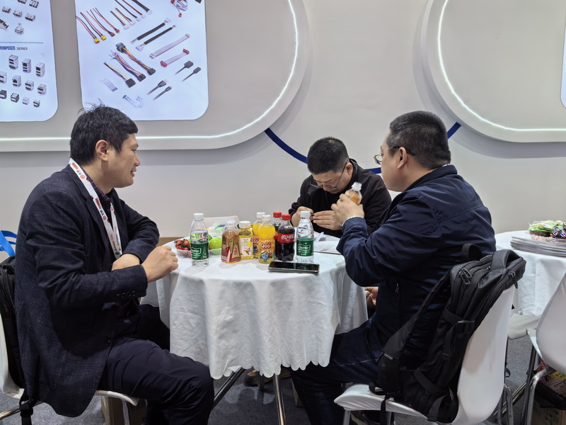 展会接待4_调整大小